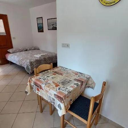 Apartment With Parking Space - 21116 Cres